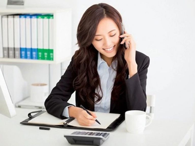 cách chào khách hàng qua điện thoại